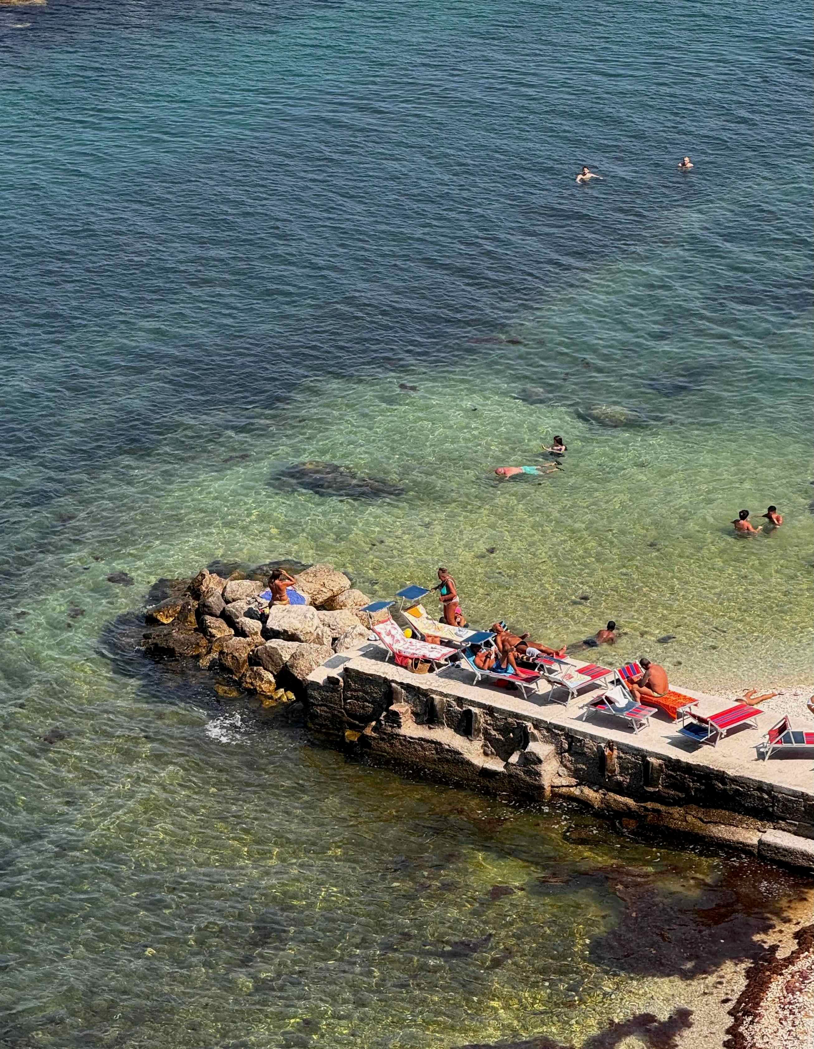 Dettaglio architettonico con ombre nette